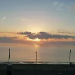 Sunrise View - Beachfront Apartment, Weymouth