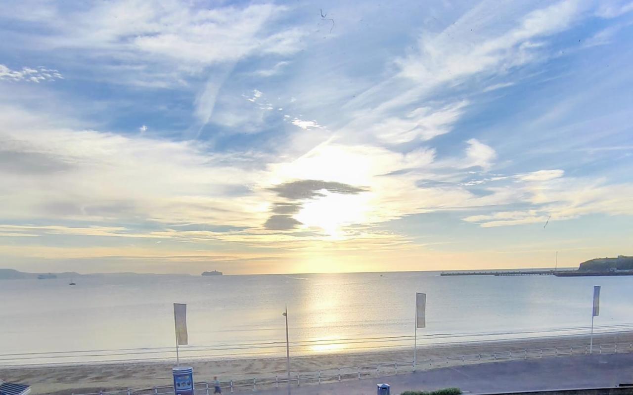 Sunrise View - Beachfront Apartment, Apartment *