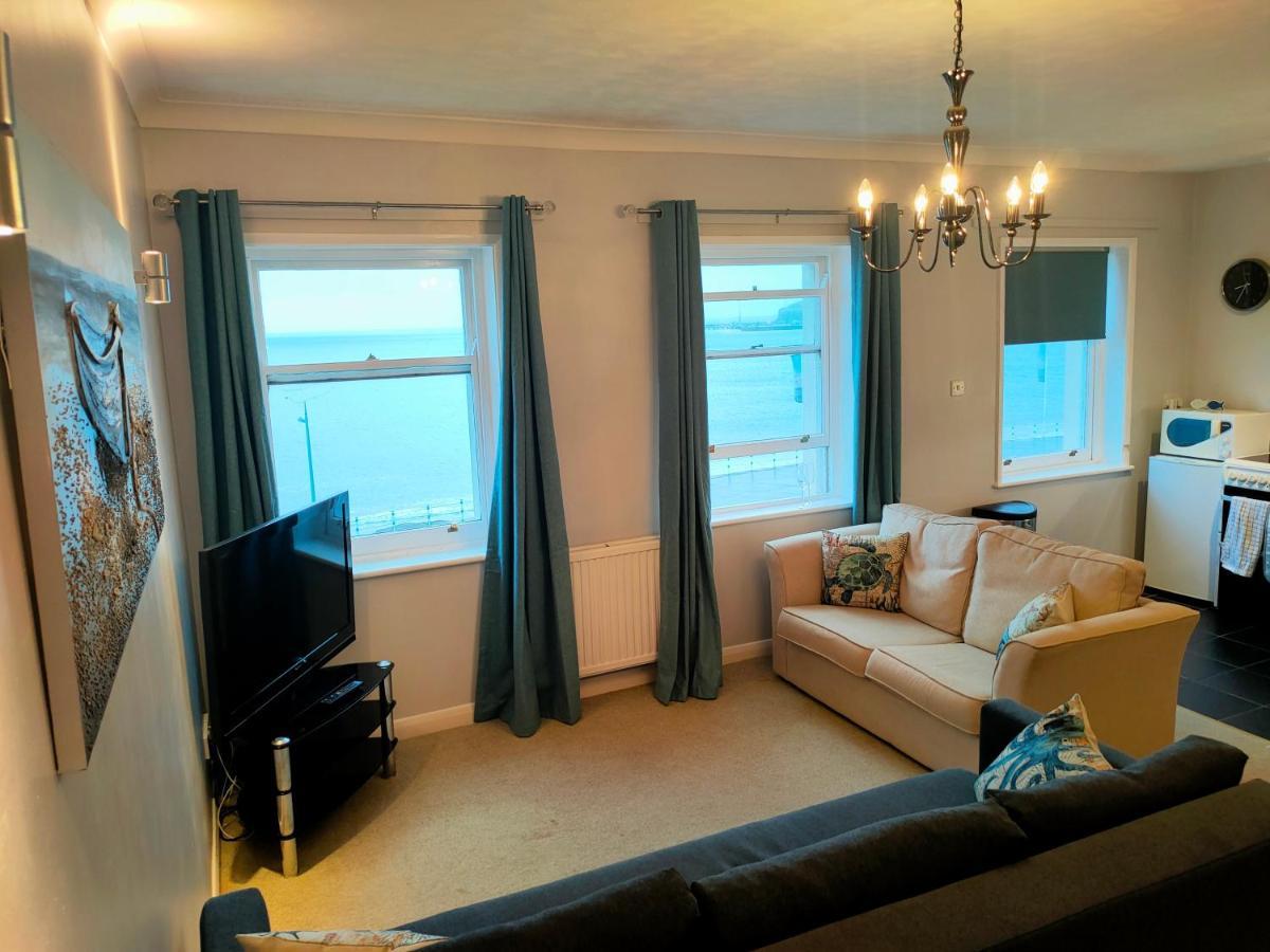 Sunrise View - Beachfront Apartment,