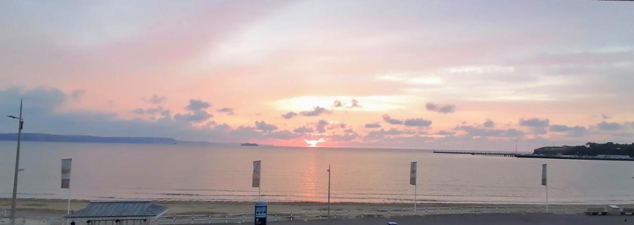 Sunrise View - Beachfront Apartment, Apartment *