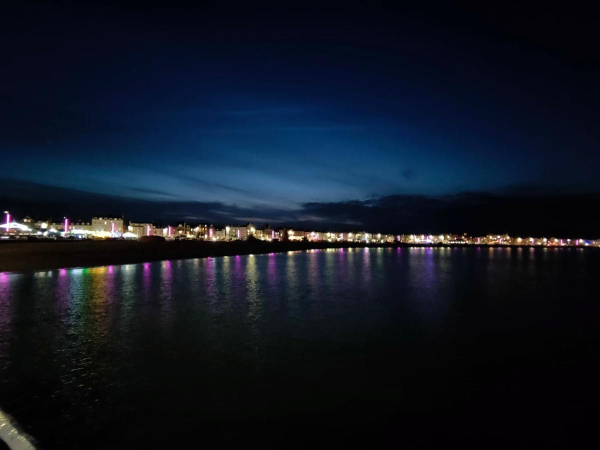Apartment Sunrise View - Beachfront Apartment, Weymouth