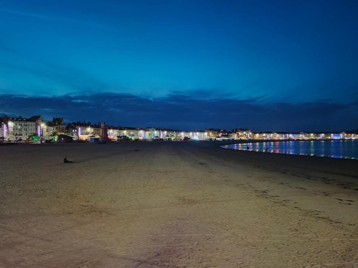 Apartment Sunrise View - Beachfront Apartment, Weymouth