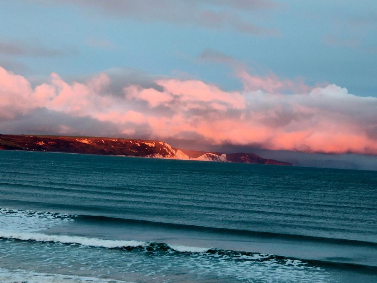 Apartment Sunrise View - Beachfront Apartment, *